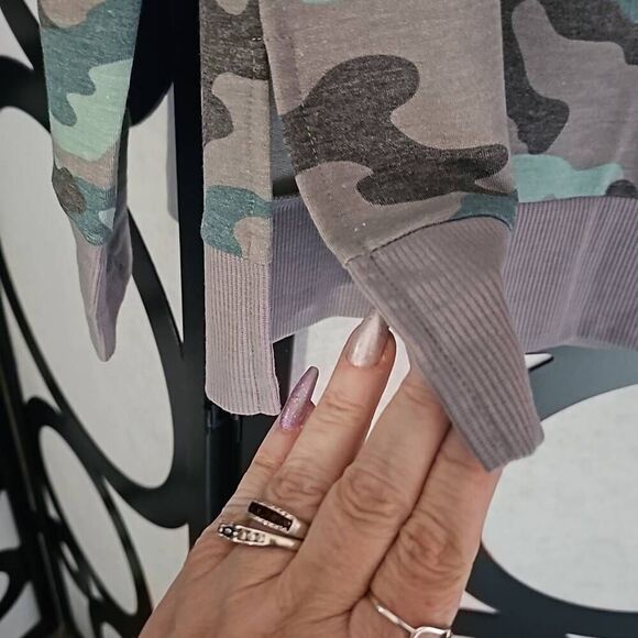 Crane camouflage, longsleeve shirt. Size Medium - Picture 5 of 7